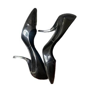 Roger Vivier Paris black patent leather pumps in good used condition, 38.5